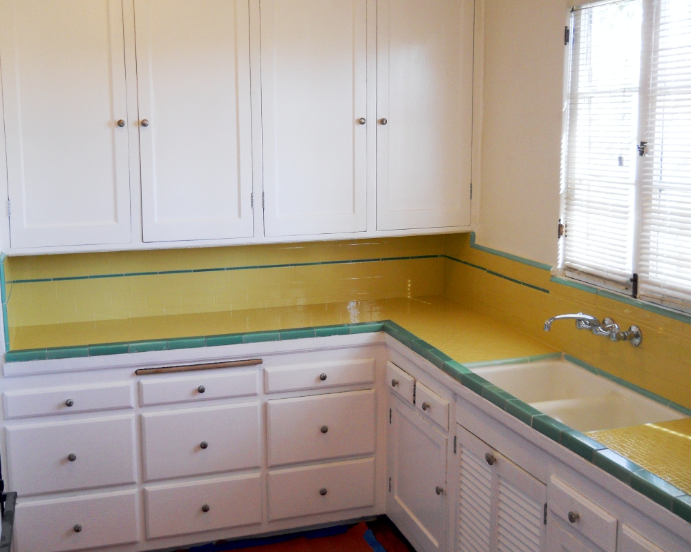 bathtub reglazing cost